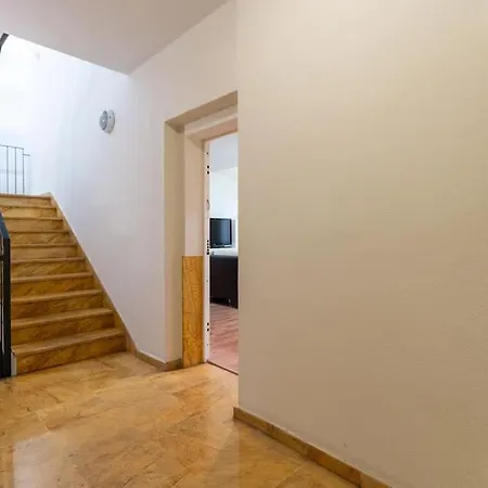 Behouse San Lorenzo Apartment Seville